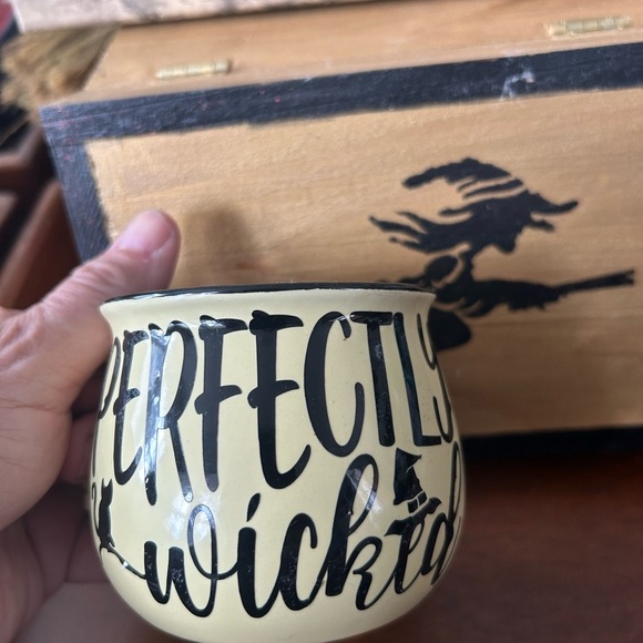 Yellow 'Perfectly Wicked' Mug in the shape of a cauldron for that witchy friend. - Picture 5 of 10